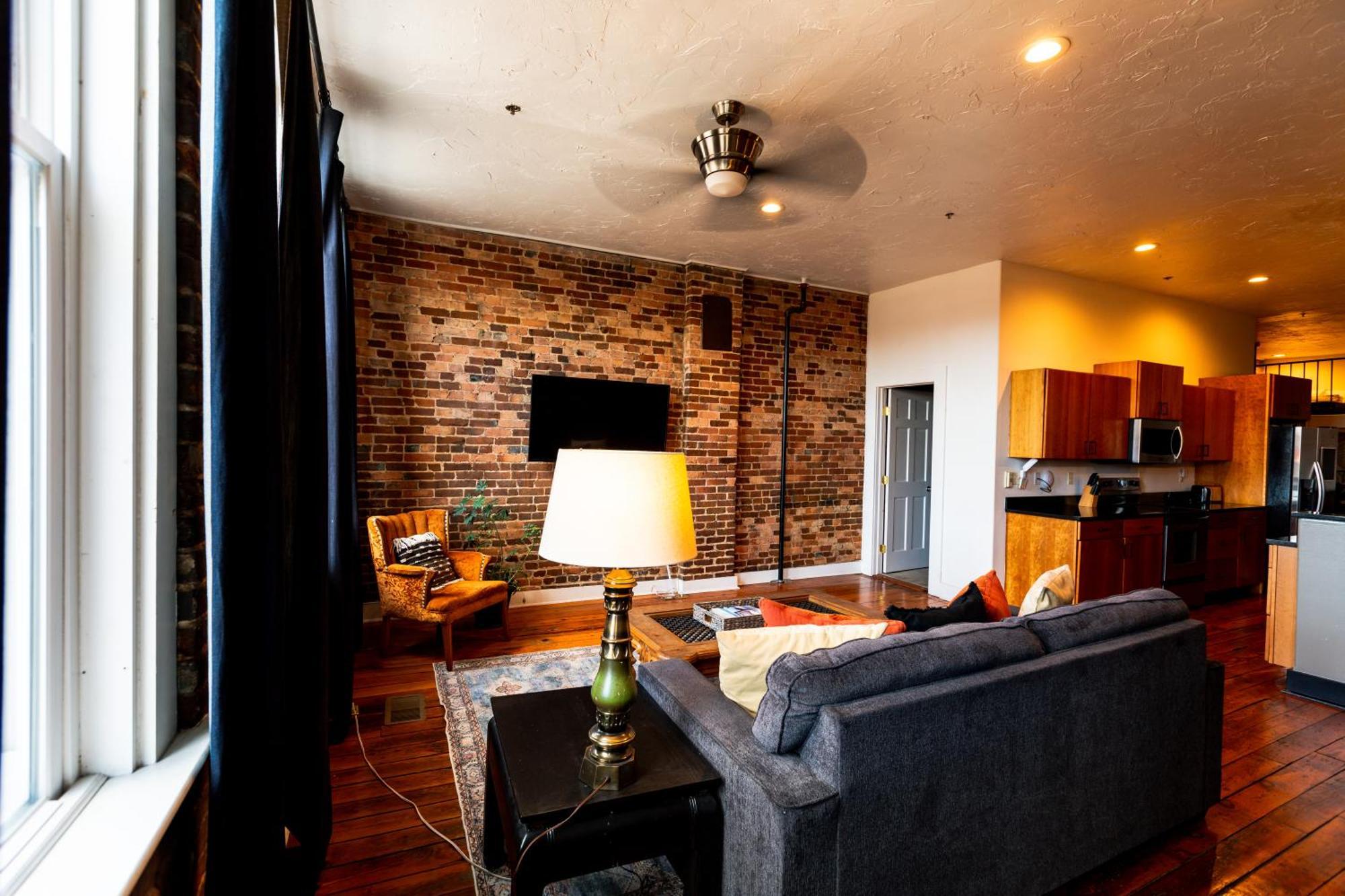 The Two Story Loft Apartment Springfield Ngoại thất bức ảnh